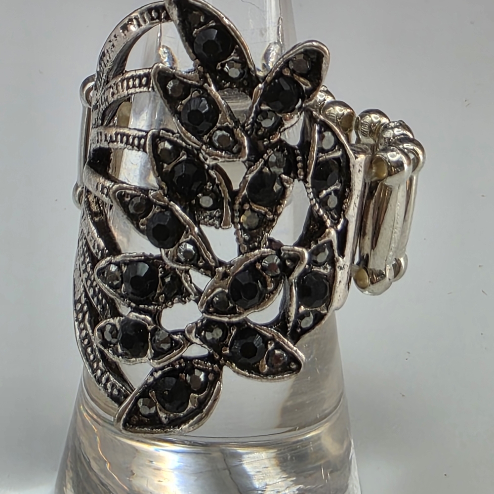 Paparazzi Silver and Black Leaf Ring (089)
